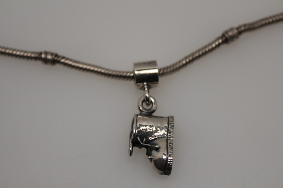 Zilveren schoen voor aan armband nr 25