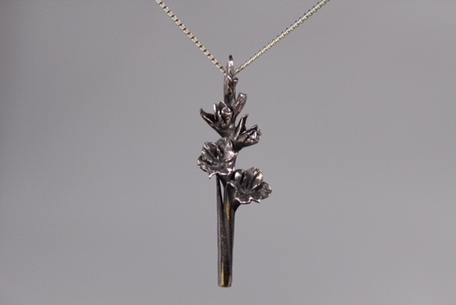 zilveren gladiool hanger  groot Nr 7