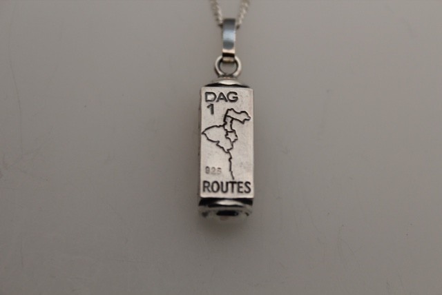 zilveren vierdaagse hanger met collier Nr 2